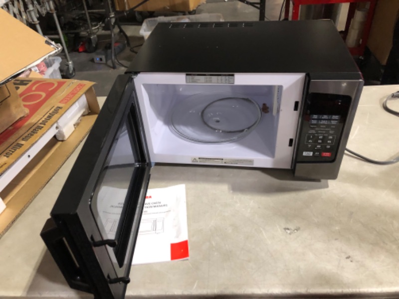 Photo 6 of ***USED - POWERS ON - UNABLE TO TEST FURTHER***
TOSHIBA EM925A5A-BS Countertop Microwave Oven, 0.9 Cu Ft