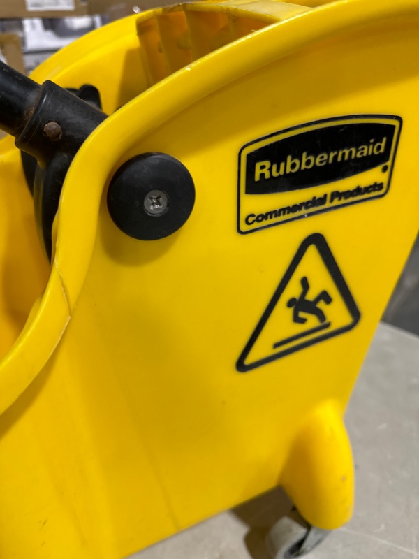 Photo 5 of ***READ NOTES***Rubbermaid Commercial Products  Yellow, 31 Quart (FG738000YEL) New Model