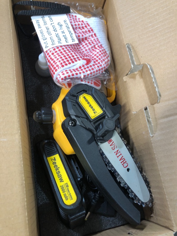 Photo 3 of (PARTS ONLY/ NO RETURNS) Mini Chainsaw Cordless 8 inch 