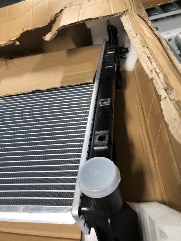 Photo 4 of DWVO Radiator Complete Radiator Compatible with 2000-2004 Dodge Dakota, Compatible with 2000-2004 Durango 2.5L 3.9L 4.7L 5.2L 5.9 V6 V8 DWRD1016