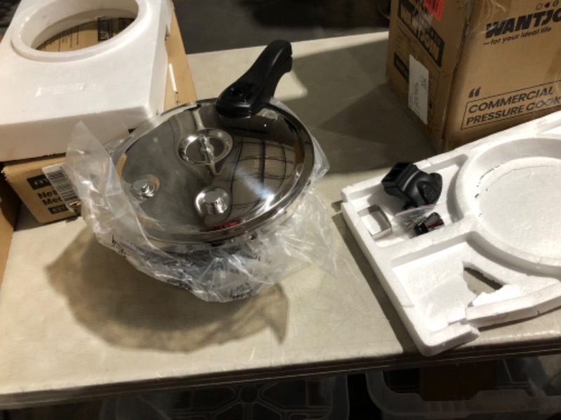 Photo 4 of ***USED - MIGHT BE MISSING PARTS - LID SEEMS JAMMED SHUT***
WantJoin Pressure Cooker, 10 Quart Stainless Steel Pressure Canner, Induction Compatible Cookware with Spring Valve Safeguard Devices,Compatible with Gas & Induction Cooker 10.5 Qt