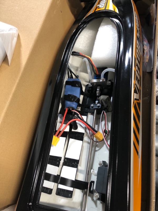 Photo 1 of VOLANTEXRC Brushless Remote Control Boat VectorSR80 45MPH High-Speed RC Boats for Adults Ready to Run Waterproof Design Fast RC Boat with Self-Righting for Lake & River Toy Gifts (798-4 RTR) Rc Boats 798-4 Rtr