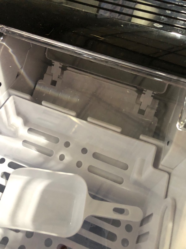 Photo 1 of ***NON REFUNDABLE**PARTS ONLY**Igloo Automatic Ice Maker, Self- Cleaning, Countertop Size, 26 Pounds 