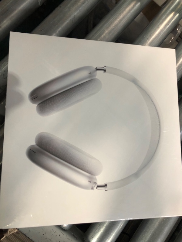 Photo 4 of [READ NOTES]
Apple AirPods Max Wireless Over-Ear Headphones, Active Noise Cancelling, – Silver