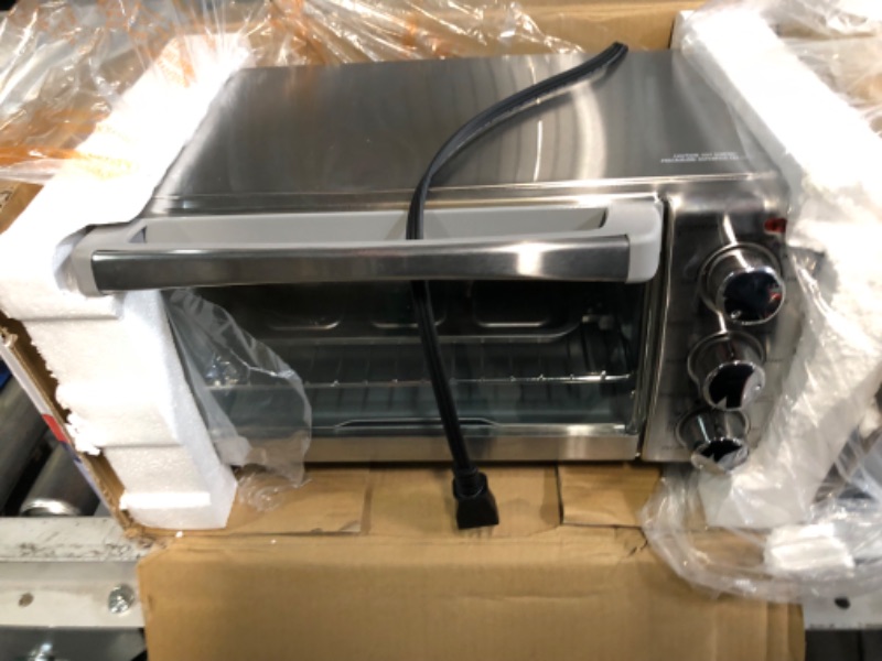 Photo 3 of ***SCRARCHED ON SIDES*SMALL DENT ON TOP*HEAT MARKS ON GLASS AND FRONT PLATR*PICTURED***
BLACK+DECKER 4-Slice Toaster Oven Stainless Steel