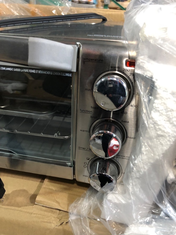 Photo 5 of ***SCRARCHED ON SIDES*SMALL DENT ON TOP*HEAT MARKS ON GLASS AND FRONT PLATR*PICTURED***
BLACK+DECKER 4-Slice Toaster Oven Stainless Steel