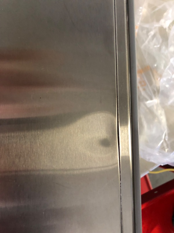 Photo 9 of ***SCRARCHED ON SIDES*SMALL DENT ON TOP*HEAT MARKS ON GLASS AND FRONT PLATR*PICTURED***
BLACK+DECKER 4-Slice Toaster Oven Stainless Steel