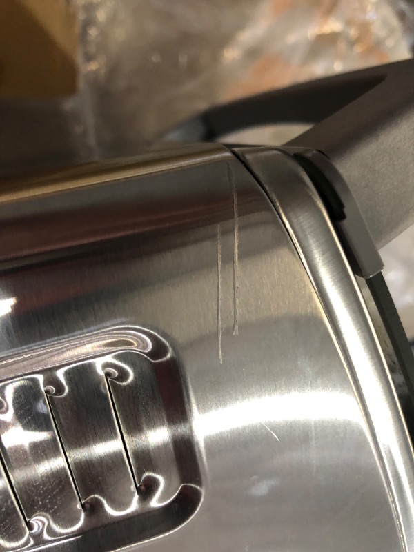 Photo 7 of ***SCRARCHED ON SIDES*SMALL DENT ON TOP*HEAT MARKS ON GLASS AND FRONT PLATR*PICTURED***
BLACK+DECKER 4-Slice Toaster Oven Stainless Steel