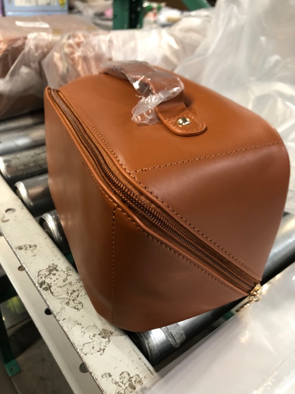 Photo 2 of 2023 New Large Capacity Travel Cosmetic Bag, PU Leather Waterproof Portable Cosmetic Bag with Handle  (brown)