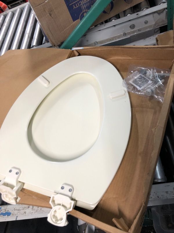 Photo 3 of * used * see all images *
Bemis 1500EC 346 Toilet Seat with Easy Clean & Change Hinges, Elongated