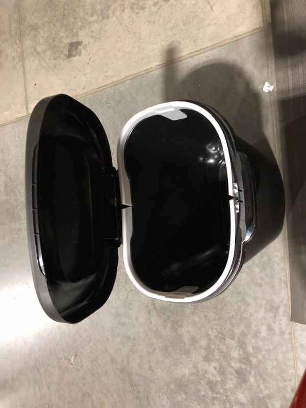 Photo 7 of ***USED - LID DOESN'T CLOSE ALL THE WAY - SEE PICTURES - SCRATCHED***
Rubbermaid 13 gal. Black Touch Top Wastebasket