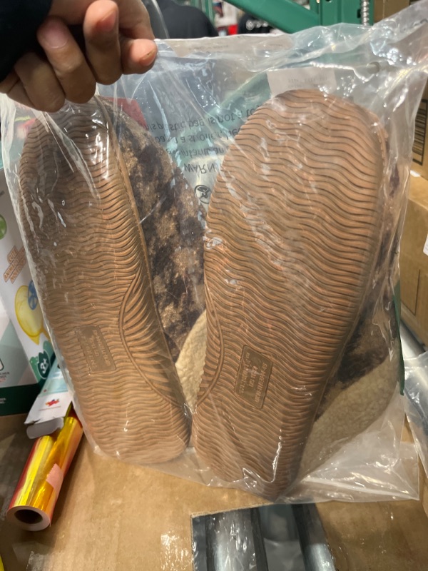 Photo 1 of MEN HOUSE SLIPPER SIZE 11
