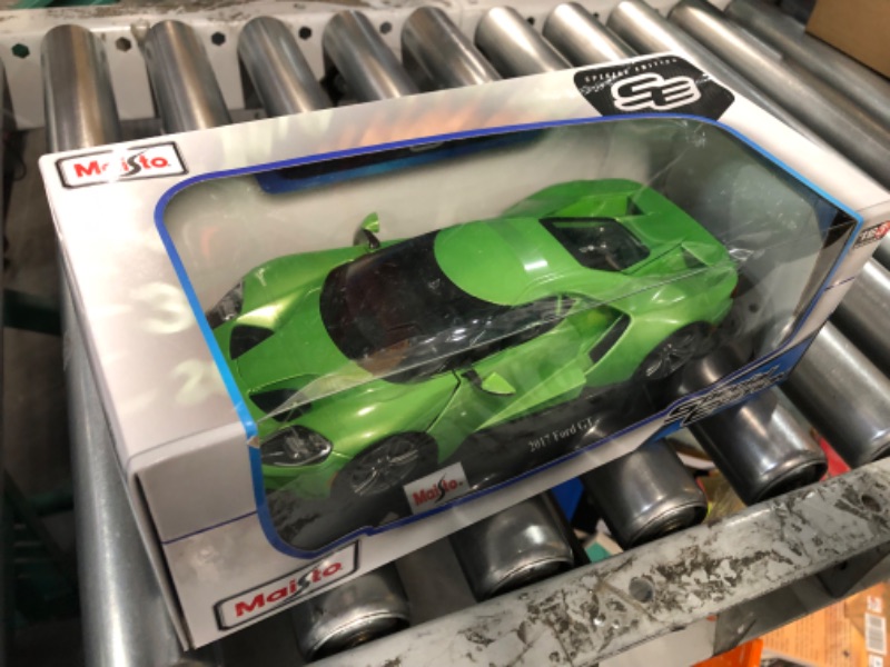 Photo 2 of 2017 Ford GT Green 1:18 Scale Diecast Model