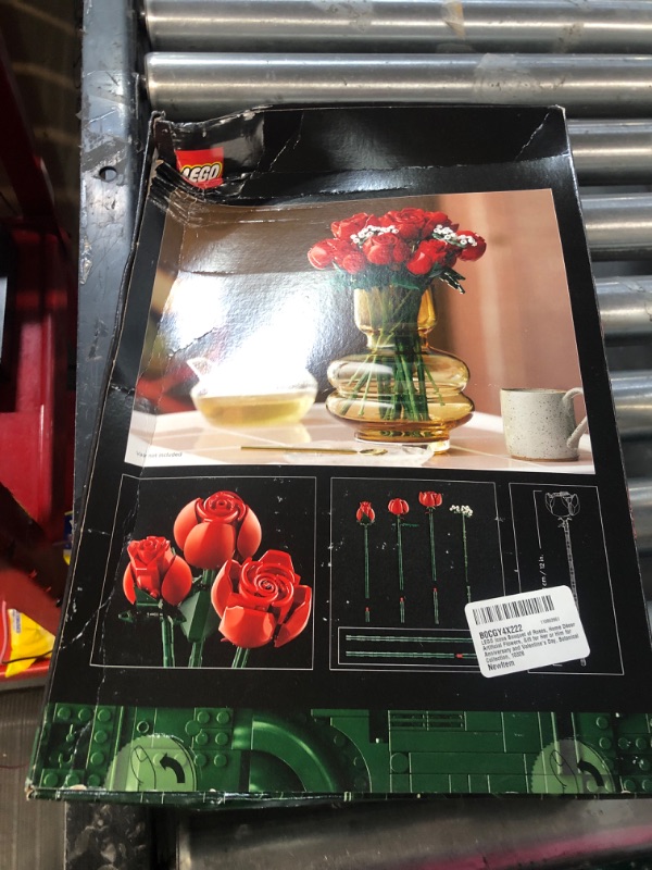 Photo 3 of ***FACTORY SEALED - BOX IS DAMAGED**  LEGO Icons Bouquet of Roses,  10328