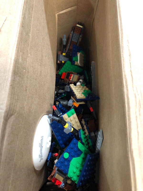 Photo 2 of ***OPENED- UNKNOWN MISSING PARTS***Ideas The Globe 21332 Toy Building Kit (2,585 Pieces)