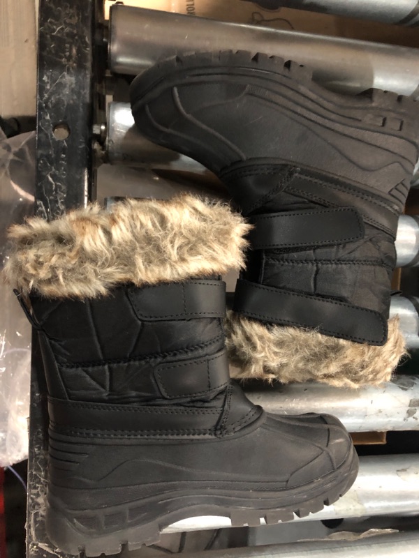 Photo 1 of ***DIRTY/ SIMILAR STYLE TO STOCK PHOTO*** SOREL - Youth Snow Commander Snow Boots for Kids (SIZE 1 IN KIDS)

