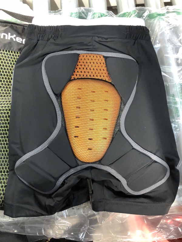 Photo 3 of (similar to stock phot0)BenKen Hip Protective Padded Short Pants--xl