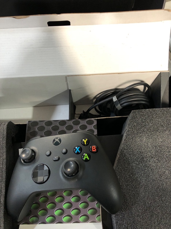 Photo 4 of Xbox Series X 1TB SSD Console - Includes Wireless Controller 