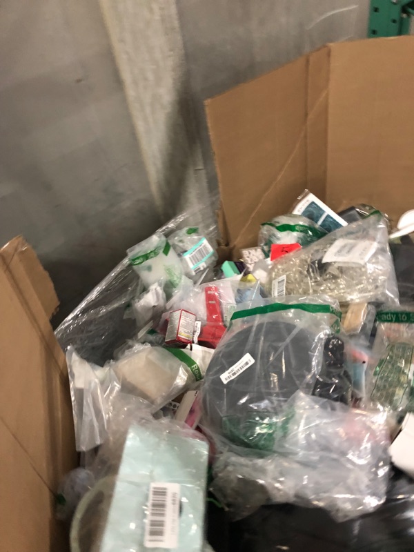 Photo 1 of *SEE NOTES*Assorted Merchandise Pallet Bundle: Liquidation, Wholesale, Final Sale. NON REFUNDABLEE
