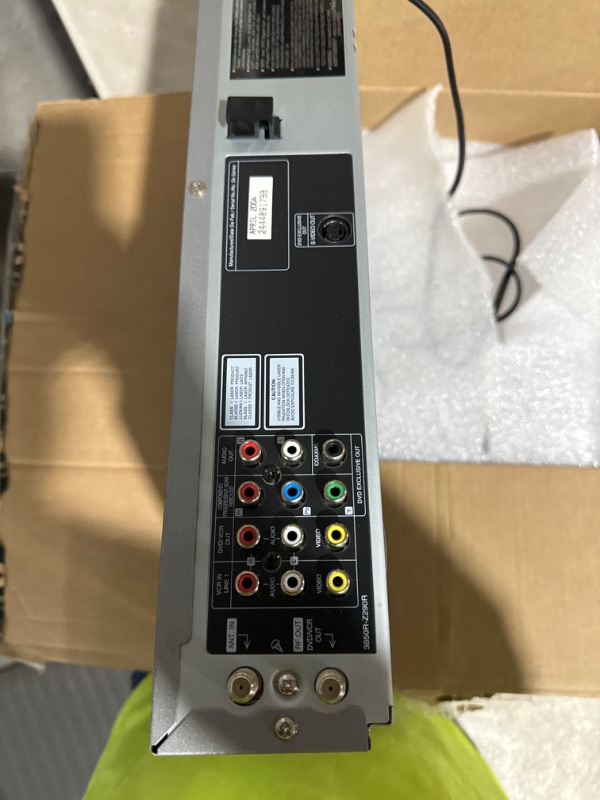 Photo 1 of ***PARTS ONLY***Sanyo VHS/DVD Combo Player