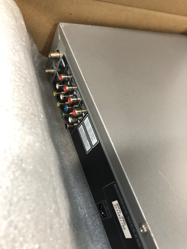 Photo 1 of ***PARTS ONLY***Sanyo VHS/DVD Combo Player