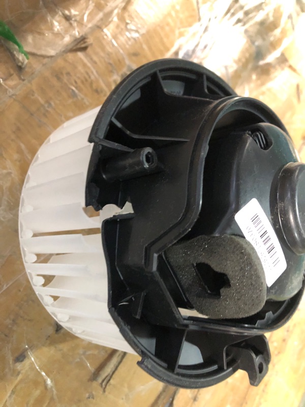 Photo 3 of ACDelco GM Original Equipment 15-81725 Heating and Air Conditioning Blower Motor with Wheel