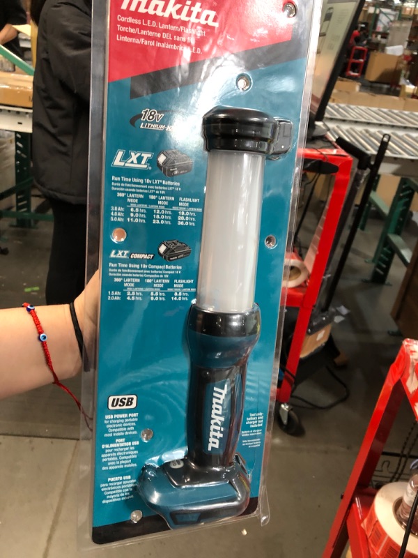 Photo 2 of **PARTS ONLY/SALE FINAL**
**NON-REFUNDABLE** // **SALE FINAL** Makita DML807 LXT Lithium-Ion Cordless L.E.D. Lantern/Flashlight, 18V