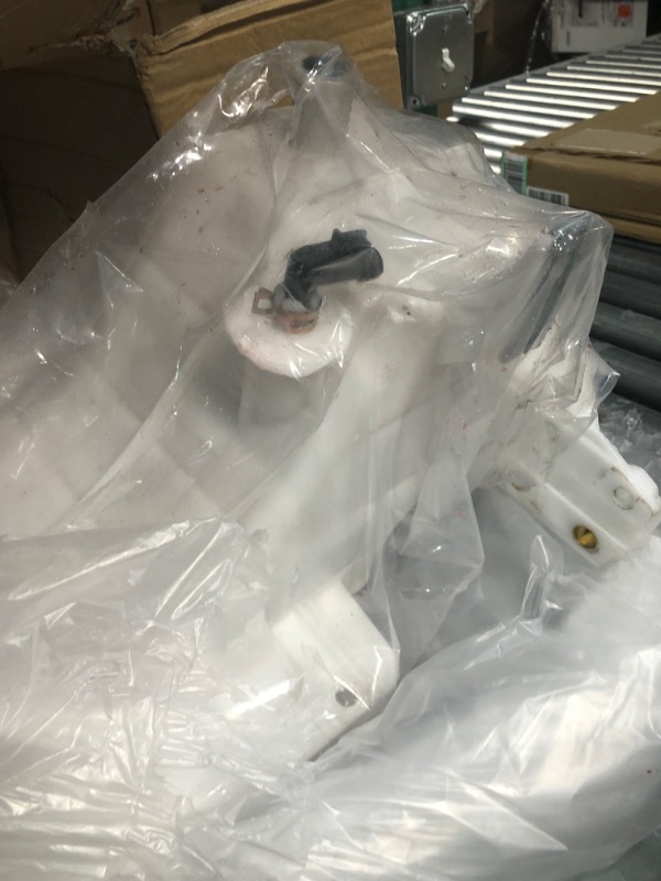 Photo 3 of Engine Coolant Tank Overflow Tank Expansion Tank Replacement for 2008-2017 Volvo VNL, VN, VNM, VHD & 2008-2017 Mack CXU, CHU & Pinnacle Truck Engines