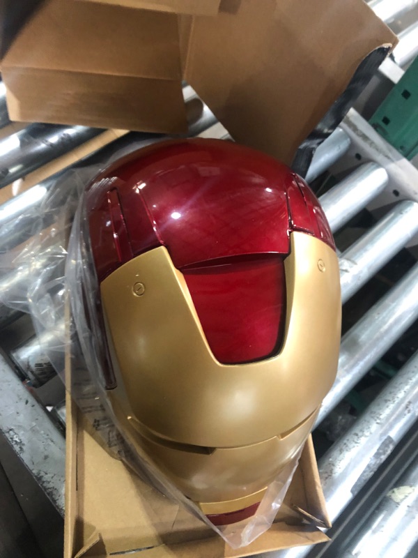 Photo 4 of (READ NOTES)
Avengers Marvel Legends Iron Man Electronic Helmet - Multicolor Characters