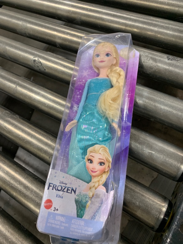 Photo 2 of Disney Frozen Elsa Fashion Doll & Accessory, Signature Look, Toy Inspired by the Movie Disney Frozen Elsa 1