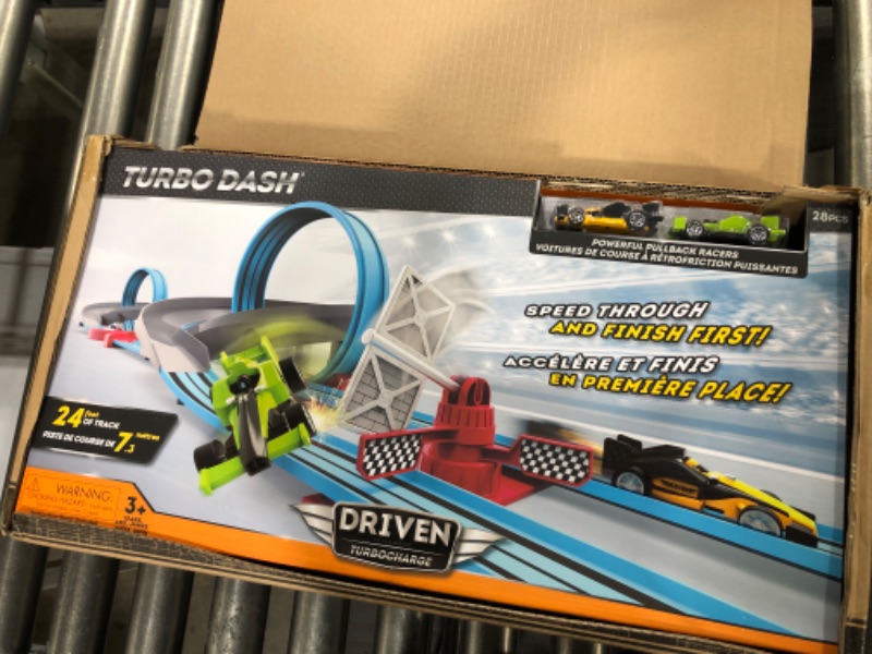 Photo 2 of Driven by Battat – Turbo Dash – 28pc Toy Racing Loop Set – Race Car Toys and Playsets for Kids Aged 3 and Up (WH1116C1Z) Turbo Dash 28pc Playset