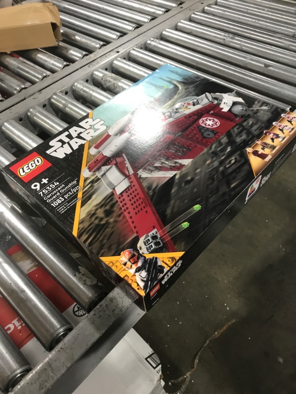 Photo 2 of LEGO Star Wars: The Clone Wars Coruscant Guard Gunship 75354 Buildable Star Wars Toy for 9 Year Olds, Gift Idea for Star Wars Fans Including Chancellor Palpatine, Padme and 3 Clone Trooper Minifigures