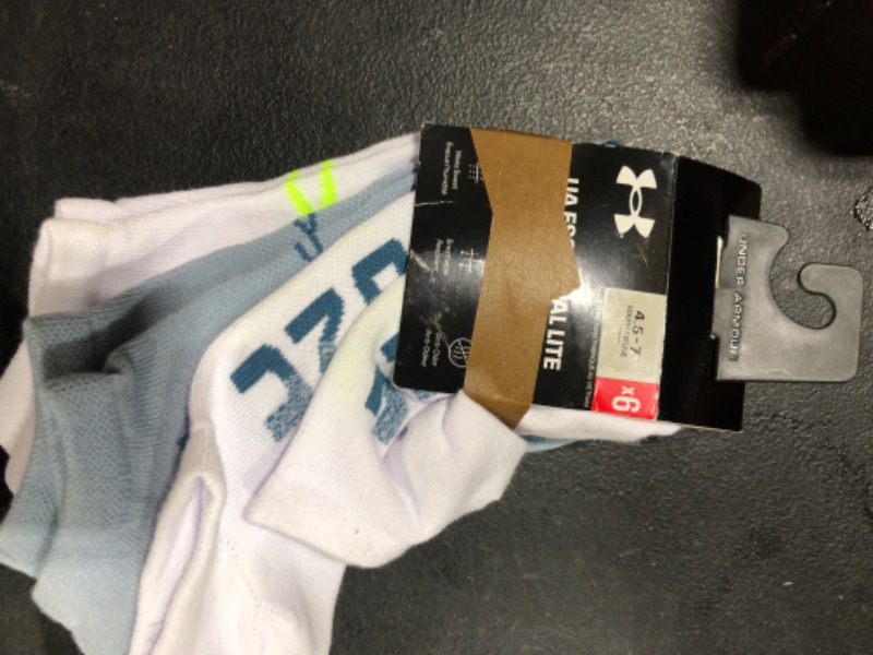 Photo 1 of Under Armour 6 pairs socks 