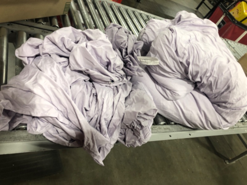 Photo 1 of  Purple blanket with bedsheets and pillowcases, unknown size for bed size