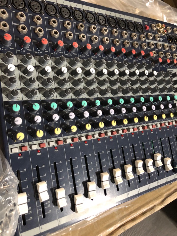 Photo 2 of *USED*DAMAGE*SEE NOTES 
Soundcraft EFX12 12-channel Mixer with Effects
