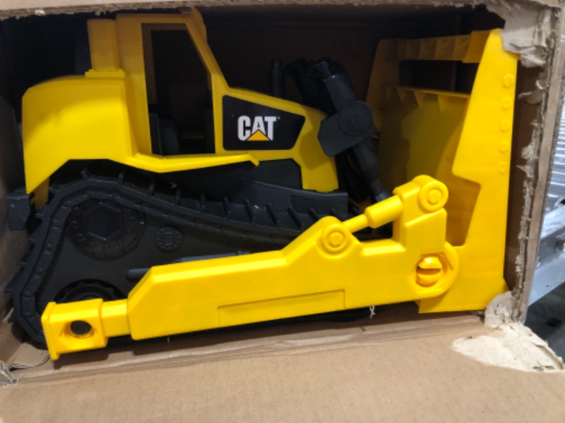 Photo 2 of Cat® Construction Tough Rigs Toy Bulldozer