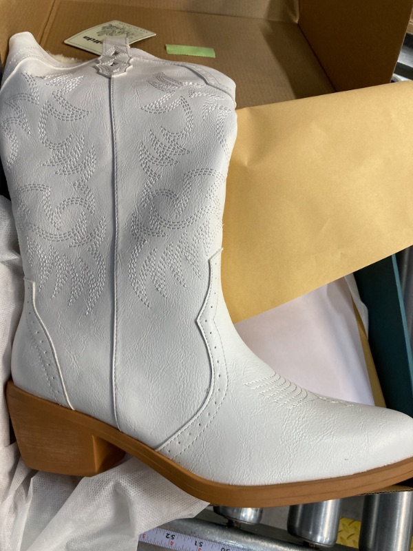 Photo 1 of Rollda Women's Cowboy Boots Snip Toe Cowgirl Boots Embroidered Mid-Calf Western Boots Ladies Distressed Boots with Pull-Up Tabs Size 9 White W/Fur-lined