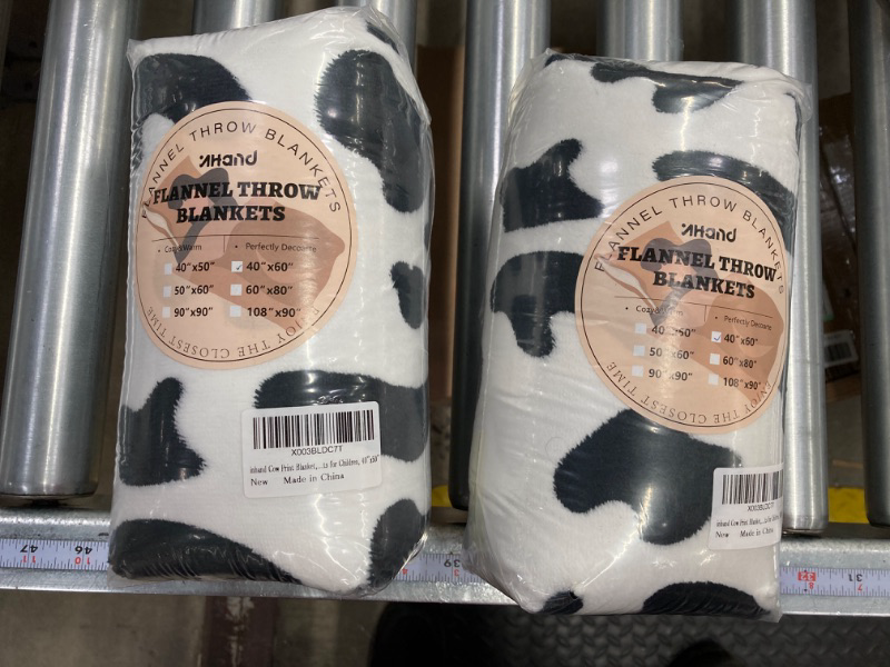 Photo 1 of *BUNDLE ITEMS 2 PACK* inhand Cow Print Blanket, Fuzzy Baby Girl Cow Print Throw Blankets for Couch, Kids Fleece Throw Blanket, Soft Warm Plush Cow Toddler Blanket for Boys, Flannel Throw Blankets for Children, 40''x60''