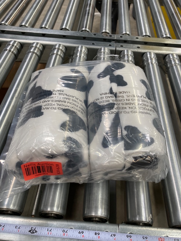 Photo 1 of *BUNDLE ITEMS 2 PACK* inhand Cow Print Blanket, Fuzzy Baby Girl Cow Print Throw Blankets for Couch, Kids Fleece Throw Blanket, Soft Warm Plush Cow Toddler Blanket for Boys, Flannel Throw Blankets for Children, 40''x60''