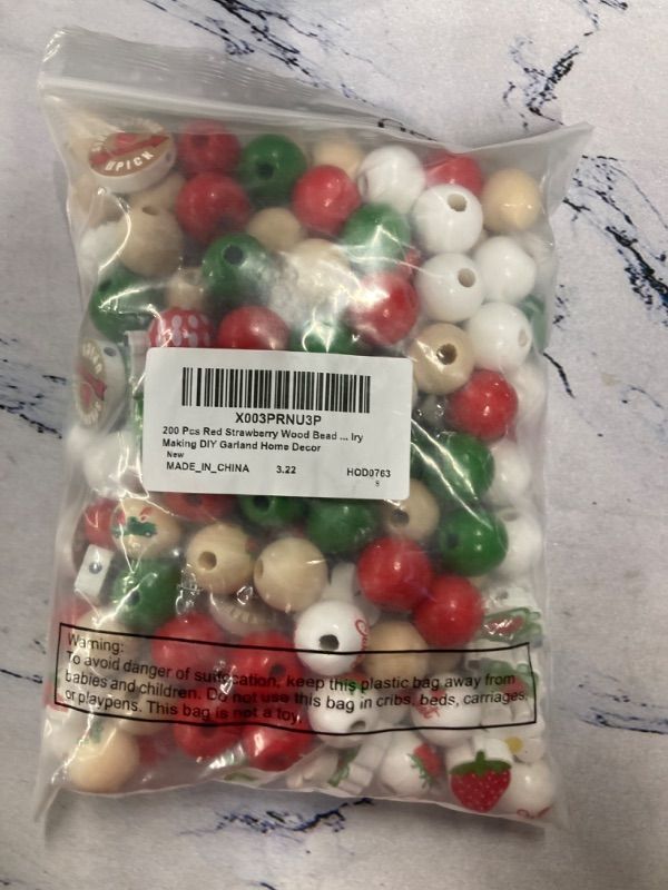Photo 1 of 200 Pcs Red Strawberry Wood Beads Summer Gnome Truck Strawberry Flower Farmhouse Wooden Craft Beads Decorative Spacer Colored Natural Wooden Beads Loose Bead for Making DIY Garland Home Decor