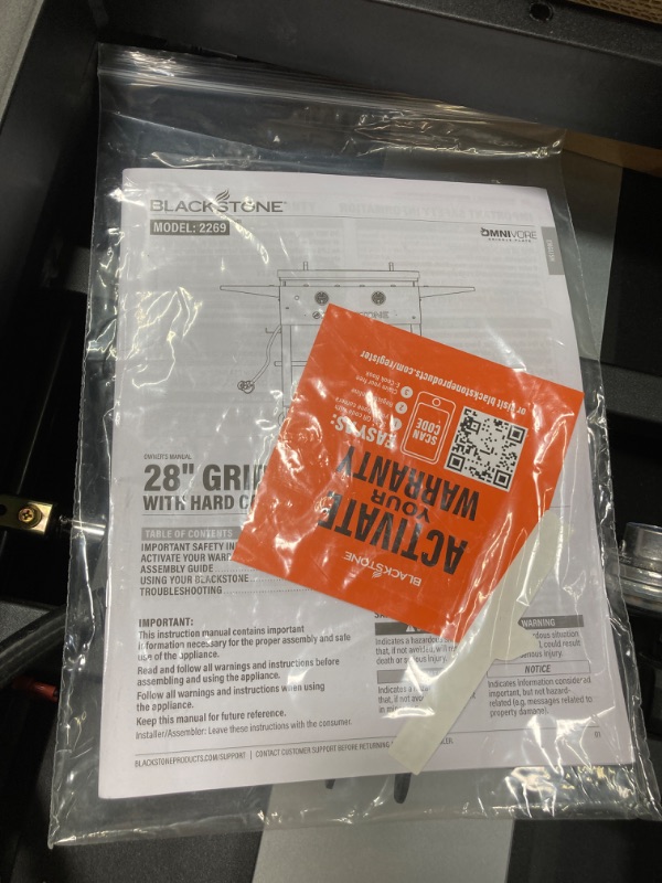 Photo 5 of ***MISSING HARD COVER AND USED MARKS ON GRIDDLE***Blackstone Original 2-Burner 28" Propane Omnivore Griddle with Hard Cover