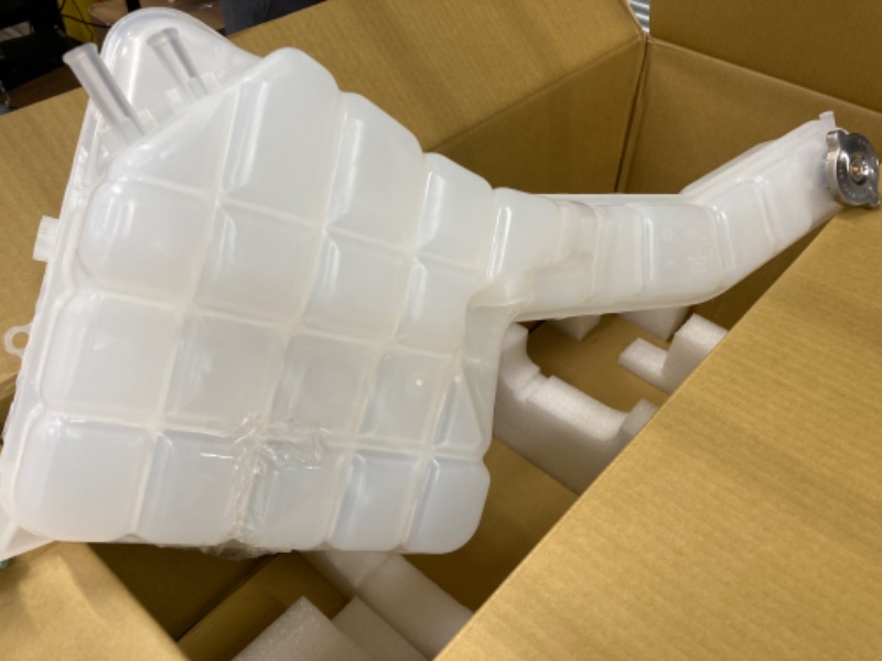 Photo 1 of Dorman 603-5202 Engine Coolant Reservoir Compatible with Select Freightliner / Thomas Models