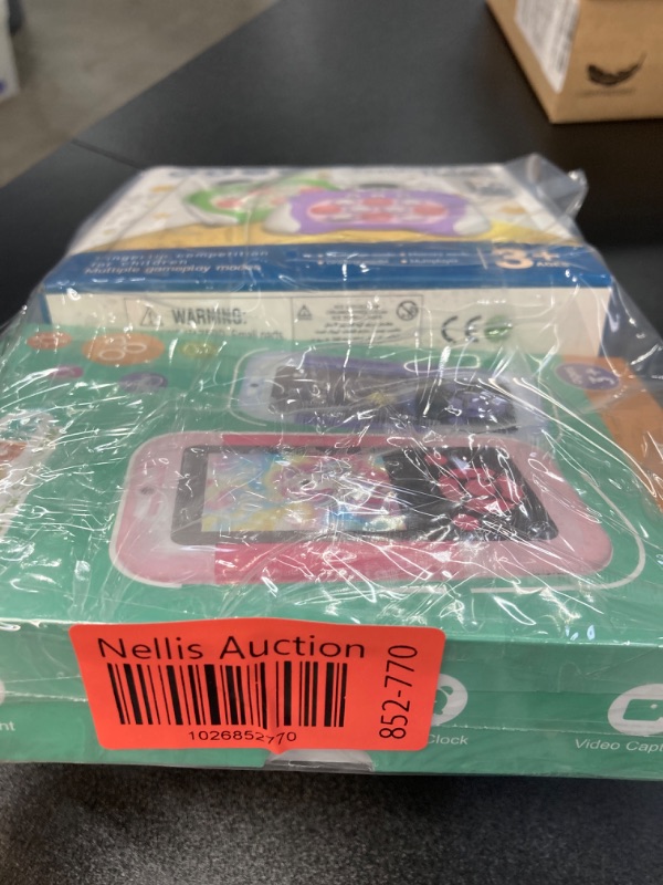 Photo 1 of MISC KDIS BUNDLE//TOY PHONE AND GAME CONTROLLER 