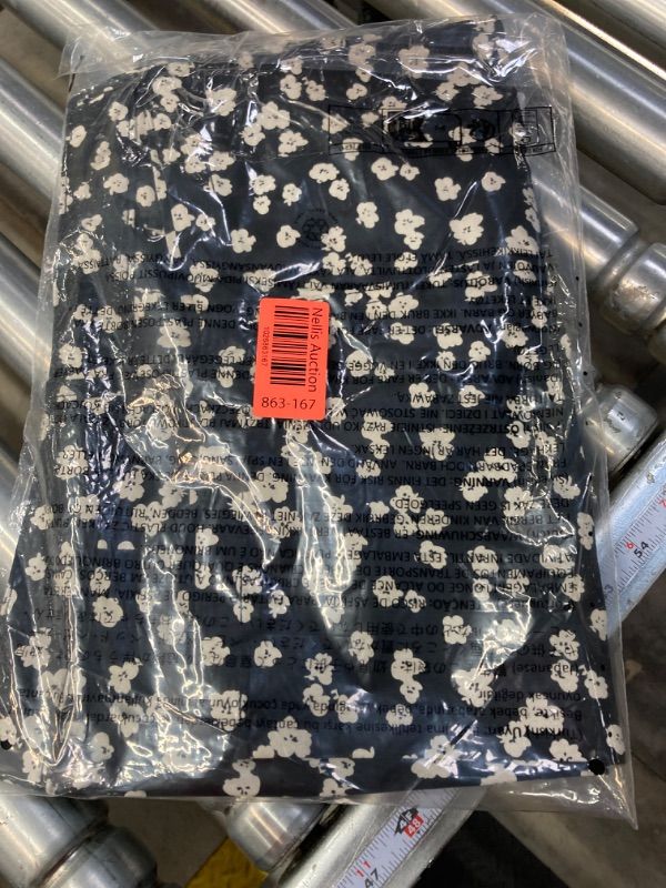 Photo 2 of Amazon Essentials Women's Mid-Rise Slim-Fit 5 Inch Inseam Khaki Short (Available in Straight and Curvy Fits) Straight Black White Floral 14