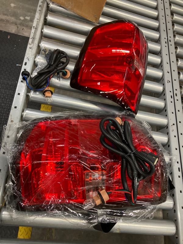 Photo 2 of PIT66 Tail Lights Assembly Rear Lights Compatible With 2014-2019 Chevy Silverado/2015-2019 GMC Sierra Tail Lights Taillights With Wiring Harness 14-19/15-19 Red lens Chevy Silverado/GMC Sierra