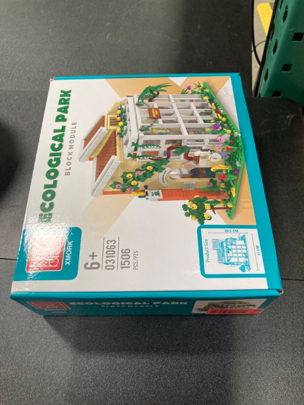 Photo 2 of Ecological Garden House Building Blocks 1506pcs: Botanical Park Display Building with LED Light, Collectible Construction Greenhouse Gift for Teens and Adults, Compatible with Lego
