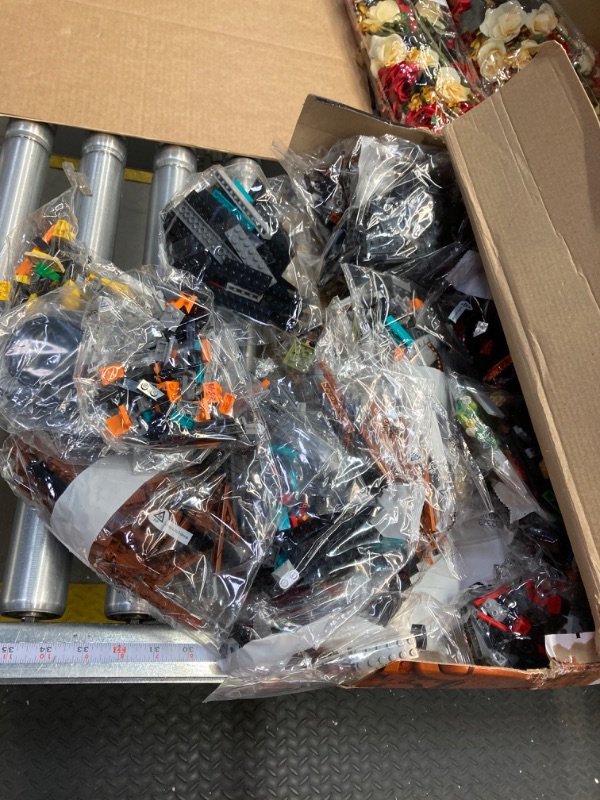 Photo 1 of LEGO Icons Atari 2600 Building Set 10306 - Retro Video Game Console and Gaming Cartridge Replicas, Featuring Minifigure and Joystick, Nostalgic 80s Gift for Gamers and Adults Standard Packaging