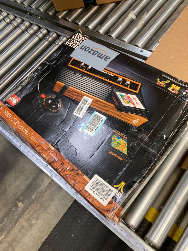 Photo 3 of LEGO Icons Atari 2600 Building Set 10306 - Retro Video Game Console and Gaming Cartridge Replicas, Featuring Minifigure and Joystick, Nostalgic 80s Gift for Gamers and Adults Standard Packaging