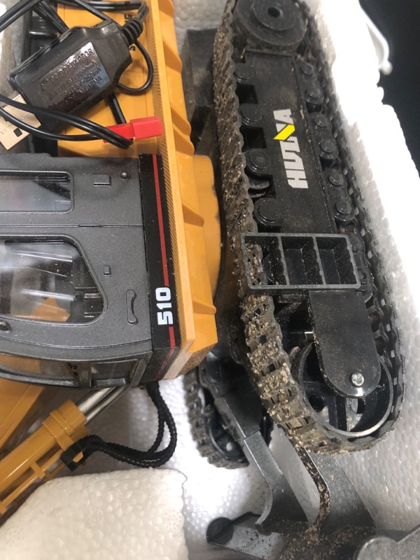 Photo 4 of ***HEAVILY USED AND DIRTY - MISSING BATTERY - UNABLE TO TEST***
Hiitytin RC Excavator, Remote Control Excavator Construction Tractor with Metal Shovel, Full Metal Remote Control Backhoe RC Construction Vehicles Toys for Kids Adults