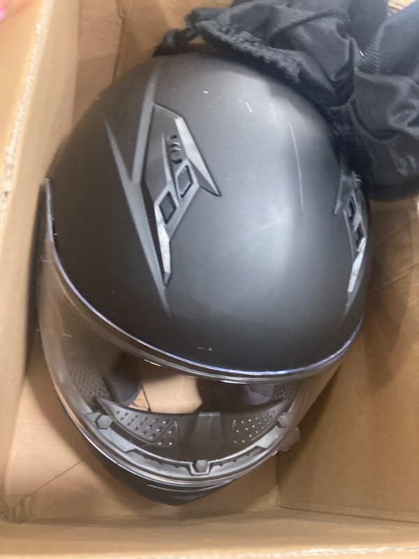 Photo 2 of Missing accessory • scratch •GLX GX11 Compact Lightweight Full Face Motorcycle Street Bike Helmet with Extra Tinted Visor DOT Approved (Matte Black, Medium) Matte Black Medium